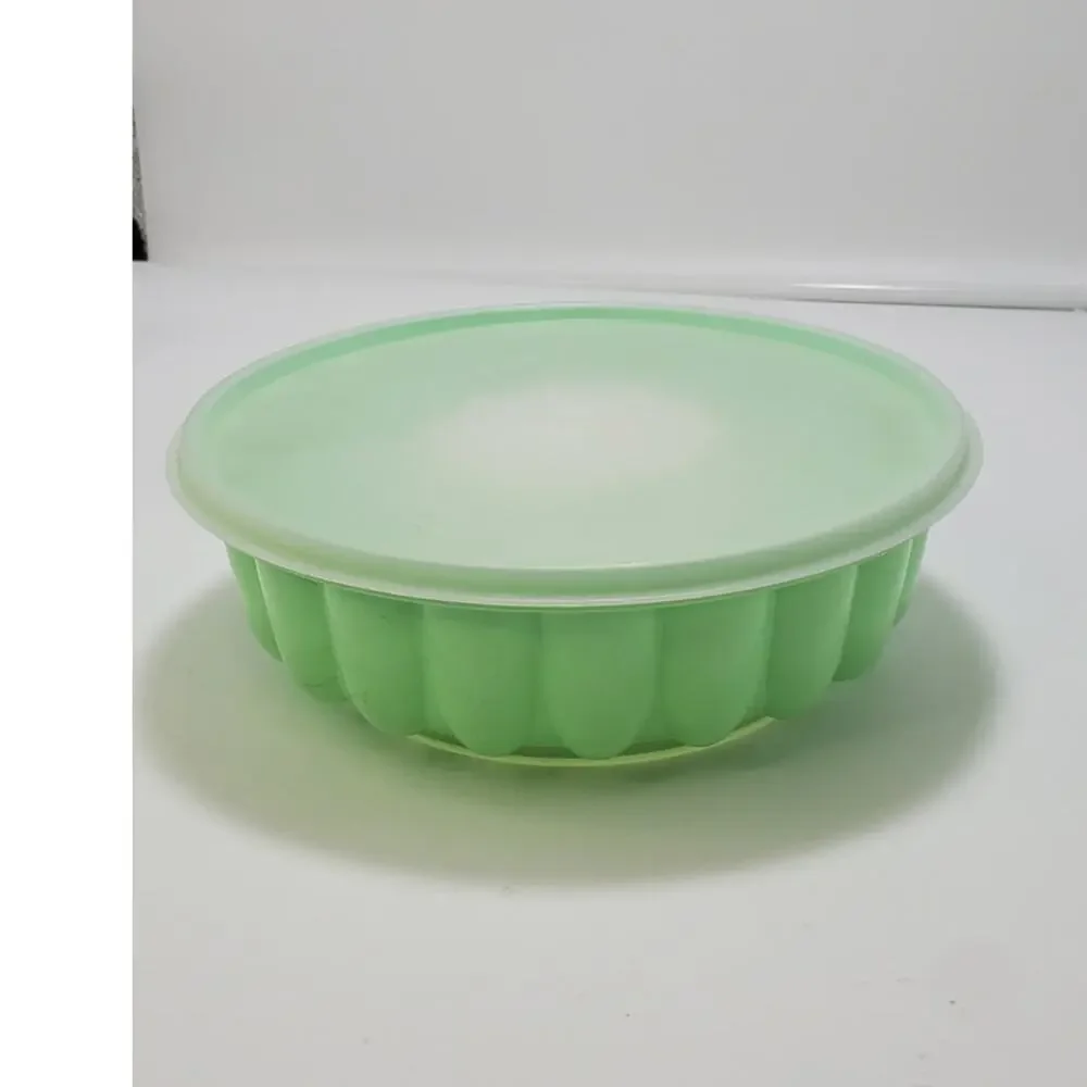 Tupperware this complete